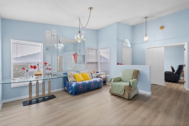Building Photo - beautiful Sarasota 3 bedroom 2 bathroom ho...
