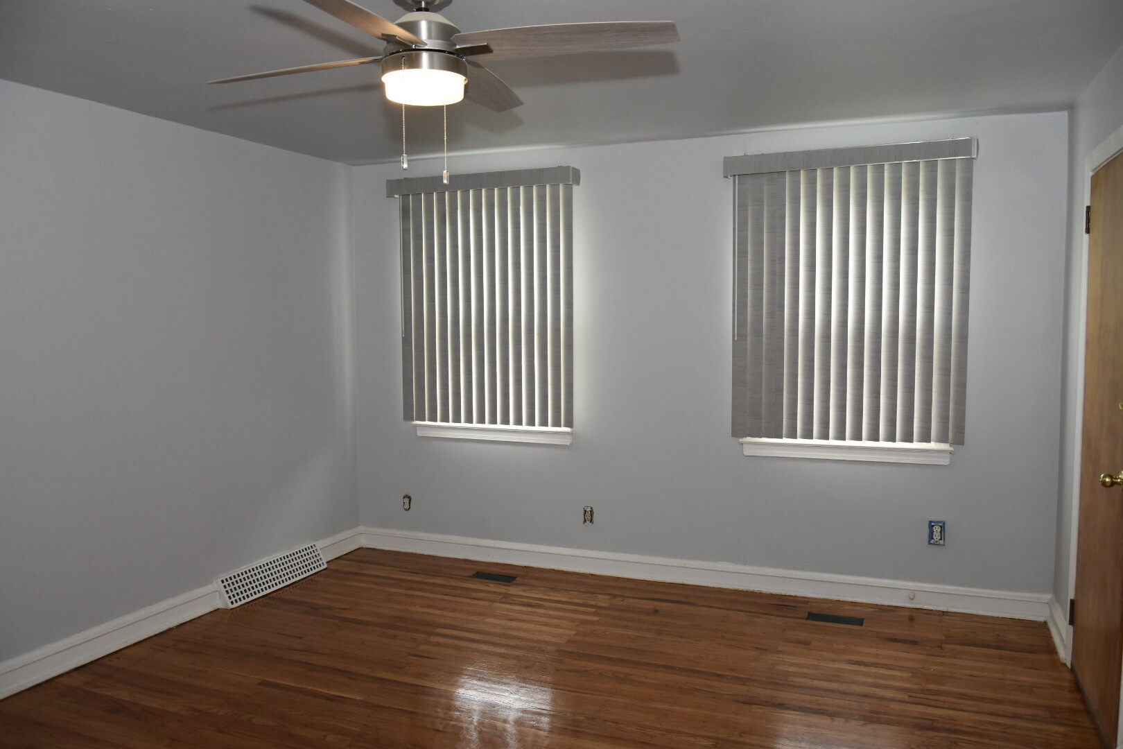 Building Photo - 3300 W Queen Ln