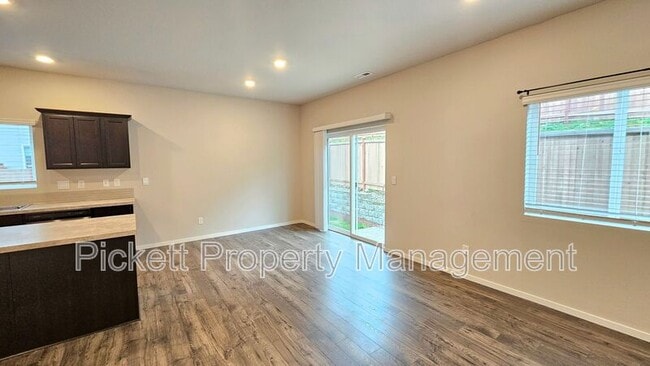 Building Photo - 6540 Yorktown Pl NE