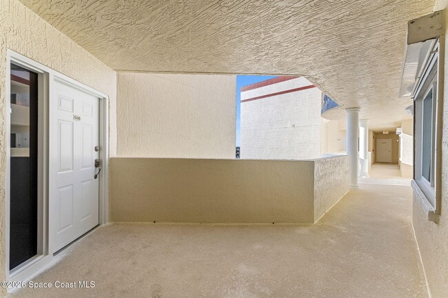 Building Photo - 925 N Hwy A1A