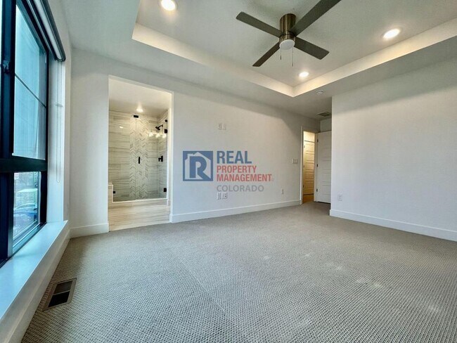 Building Photo - 2074 S Holly St