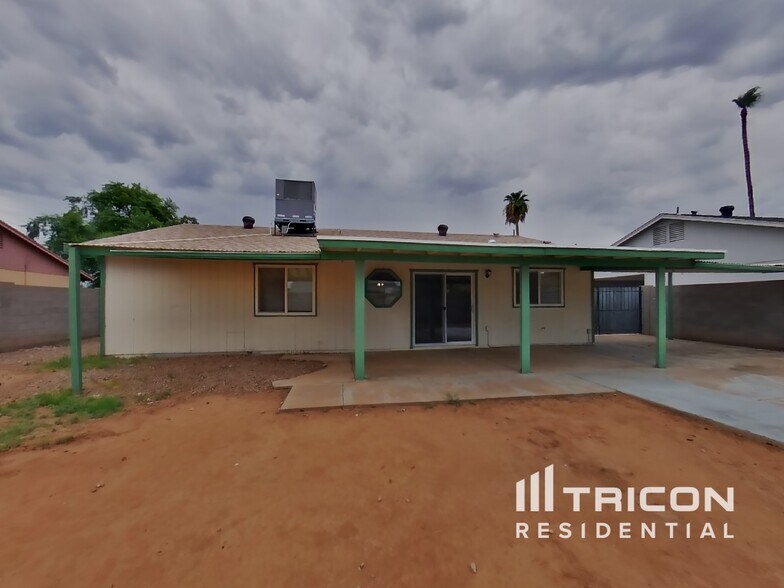 Building Photo - 1824 W Cheyenne Dr