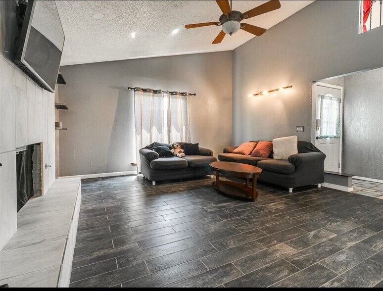 Building Photo - 6705 Bayberry Dr