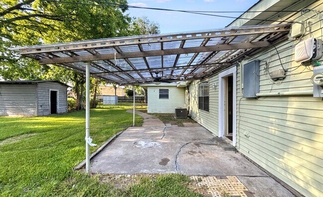 Building Photo - 5826 Burr Oak Dr