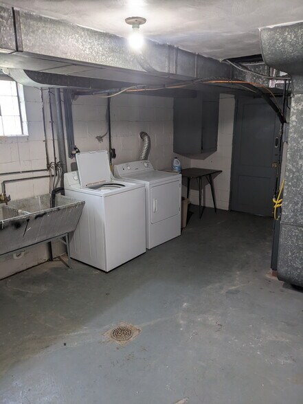 Washer and dryer - 530 Montclair St