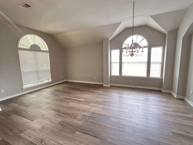 Building Photo - 6104 Oldham Dr