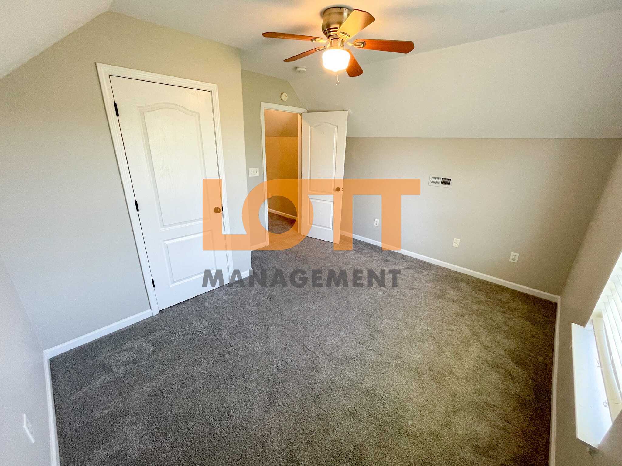 Building Photo - 204 Jarrett Ln