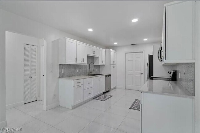 Building Photo - 96 Wickliffe Dr