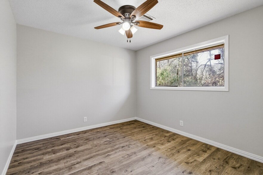 Building Photo - 32 Forest Dr