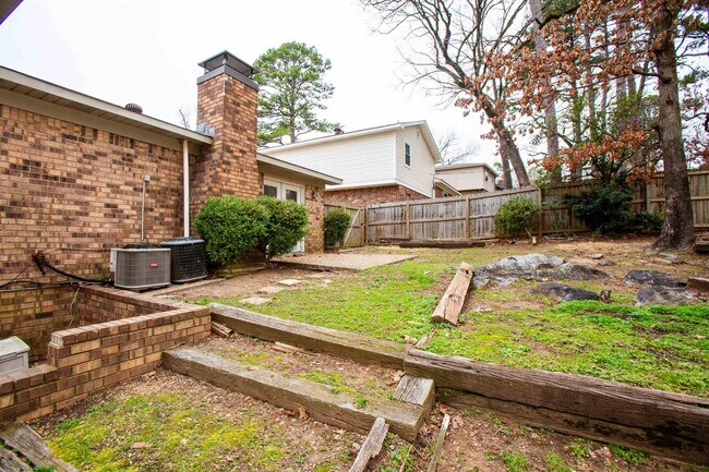 Building Photo - 2617 Peach Tree Dr