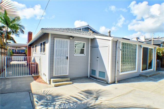 Building Photo - 123 W Avenida Valencia
