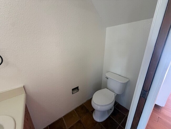 Building Photo - 2-Bedroom, 1.5 Bathroom Townhome in Quiet El Sobrante Neighborhood