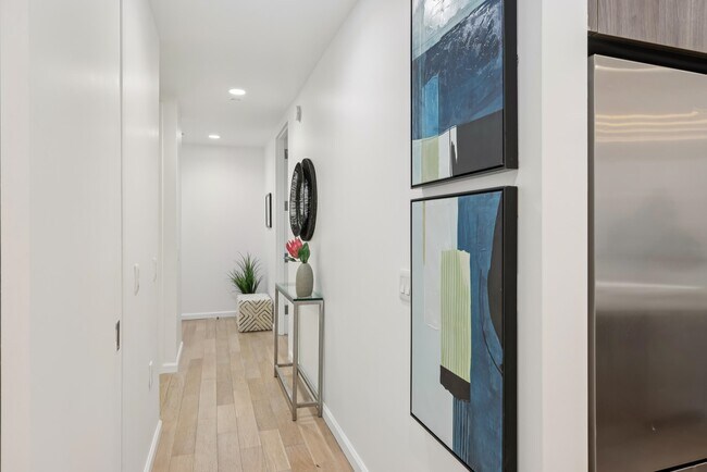 Building Photo - 160 1st St