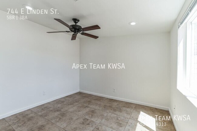Building Photo - 744 E Linden St