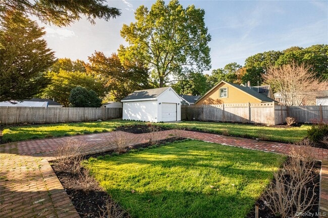 Building Photo - 30 River Rd