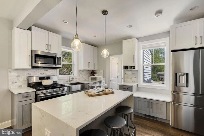 Building Photo - Newly Renovated Single Family home with Off Street Parking