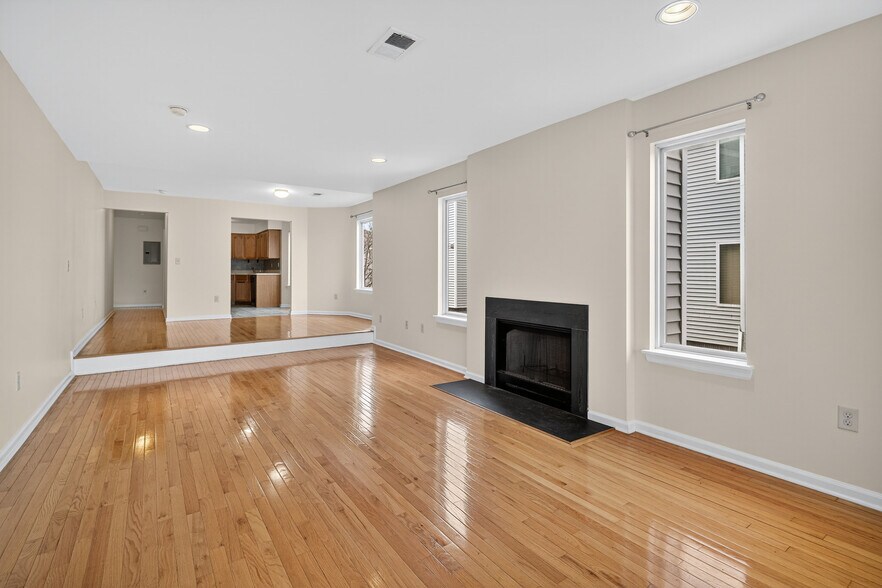 Building Photo - 802 Jesse Way