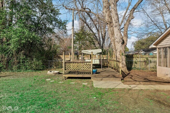 Building Photo - 2726 W Cavett Dr