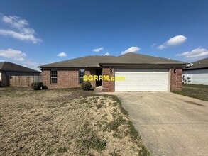 Building Photo - 3 BD, 2 BA, Home in Cabot