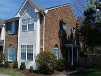 Building Photo - CHESAPEAKE UPDATED END-UNIT TOWNHOME