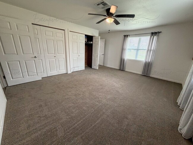 Building Photo - Available Now – Updated 3-Bed, 2-Bath Home in Iowa with Garage