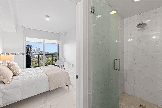 Building Photo - 16385 Biscayne Blvd