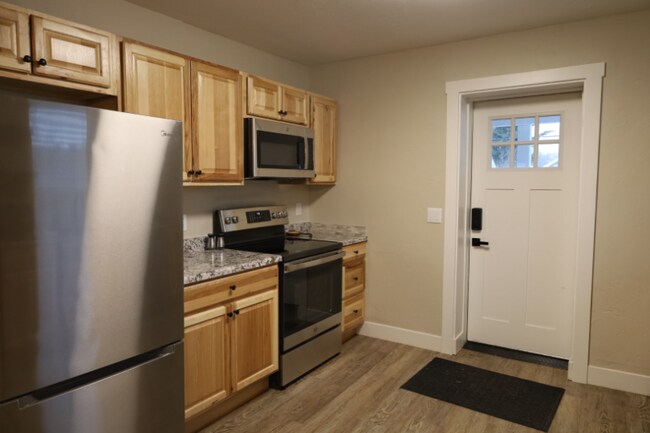 Building Photo - 351 N Main St