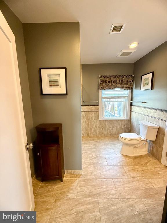 Building Photo - 815 Fayette St