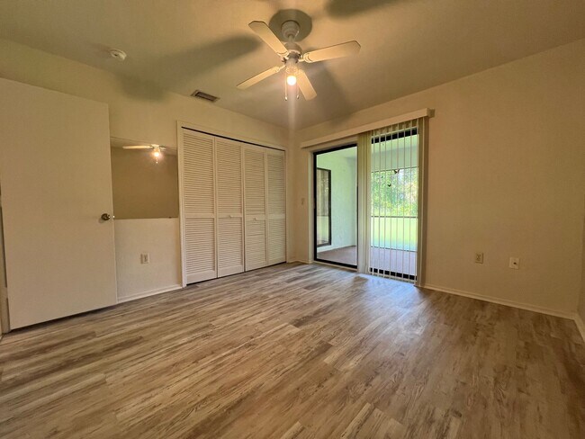 Building Photo - $1,200/month ** Annual ** 2 bed / 1 Bath -...