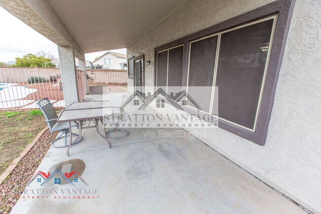 Building Photo - 2805 S Abbey Cir