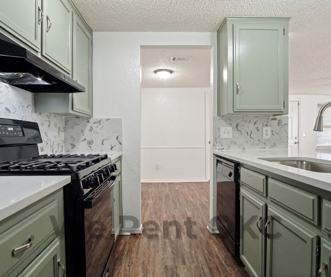 Building Photo - 7500 NW 113th Pl