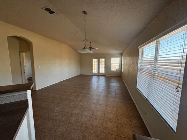 Building Photo - Spacious Updated One-Story Home in Northwest San Antonio