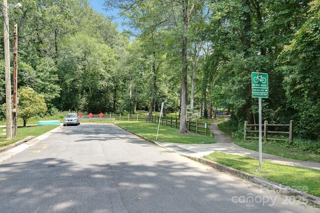 Building Photo - 4027 Bearwood Ave