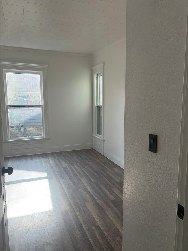 Building Photo - 2618 Collingwood Blvd