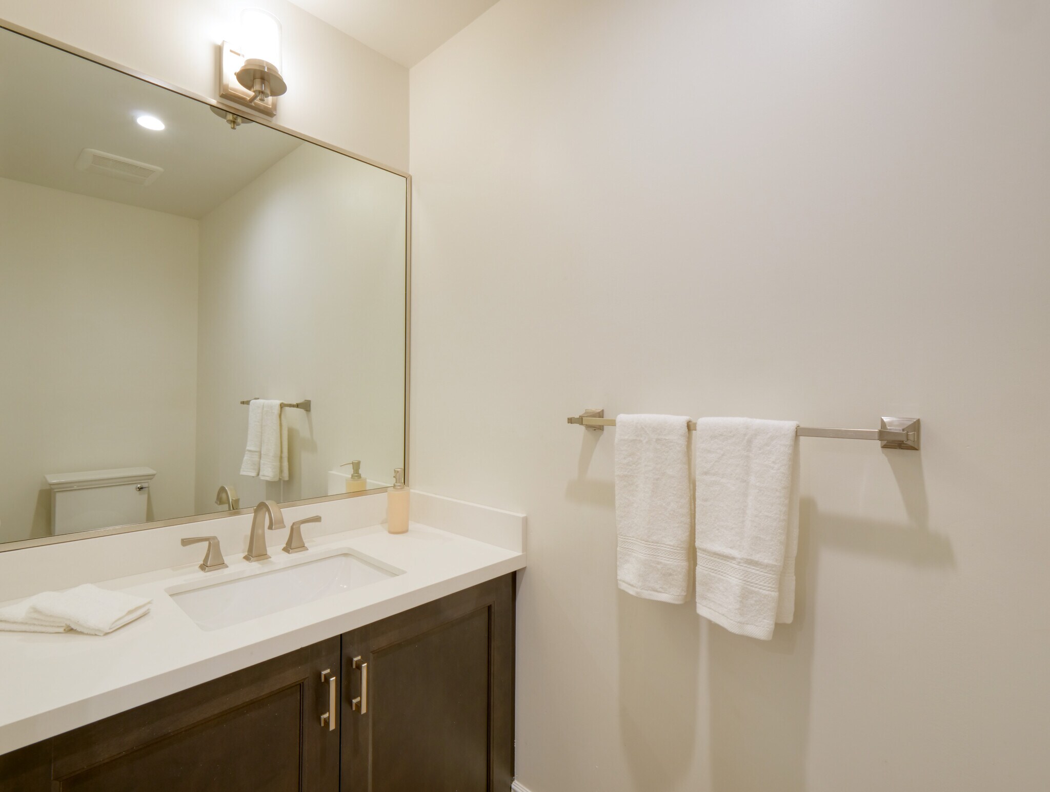 Building Photo - 911 S Shenandoah St