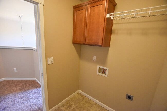 Building Photo - Move in Ready! Apply Today!