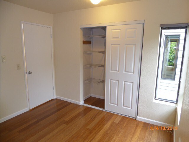 Building Photo - Remodeled 2 Bed 1.75 Bath Condo in Capitol...