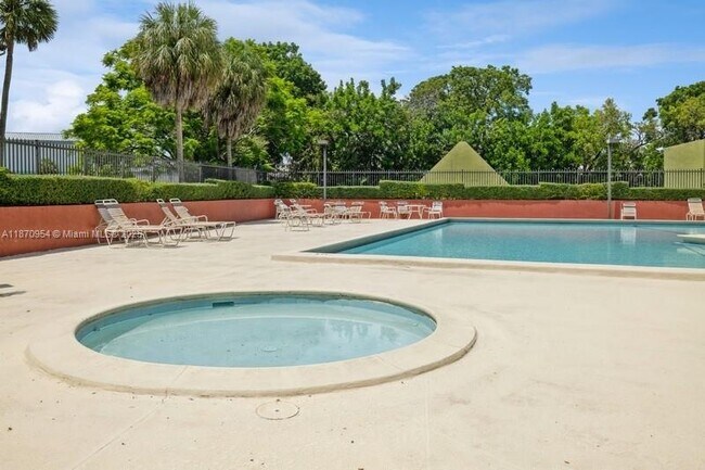 Building Photo - 8860 SW 123rd Ct