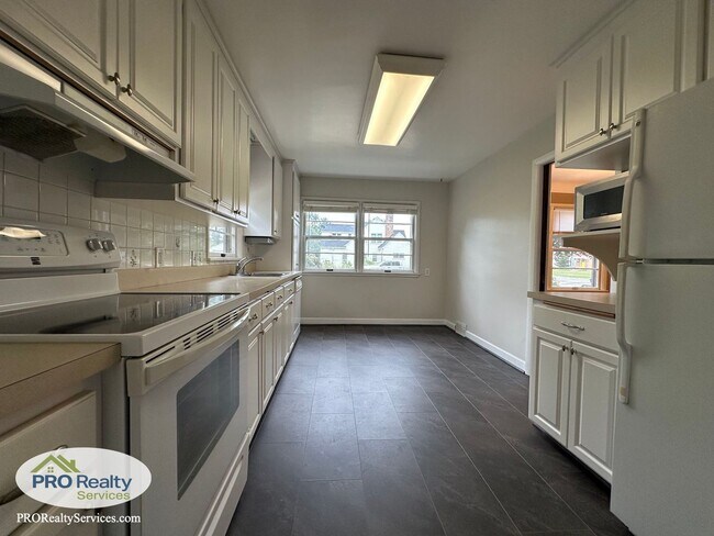 Building Photo - 3 Bedroom Home in St. Paul