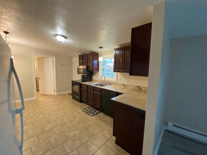 Building Photo - 1049 Sandbank Rd
