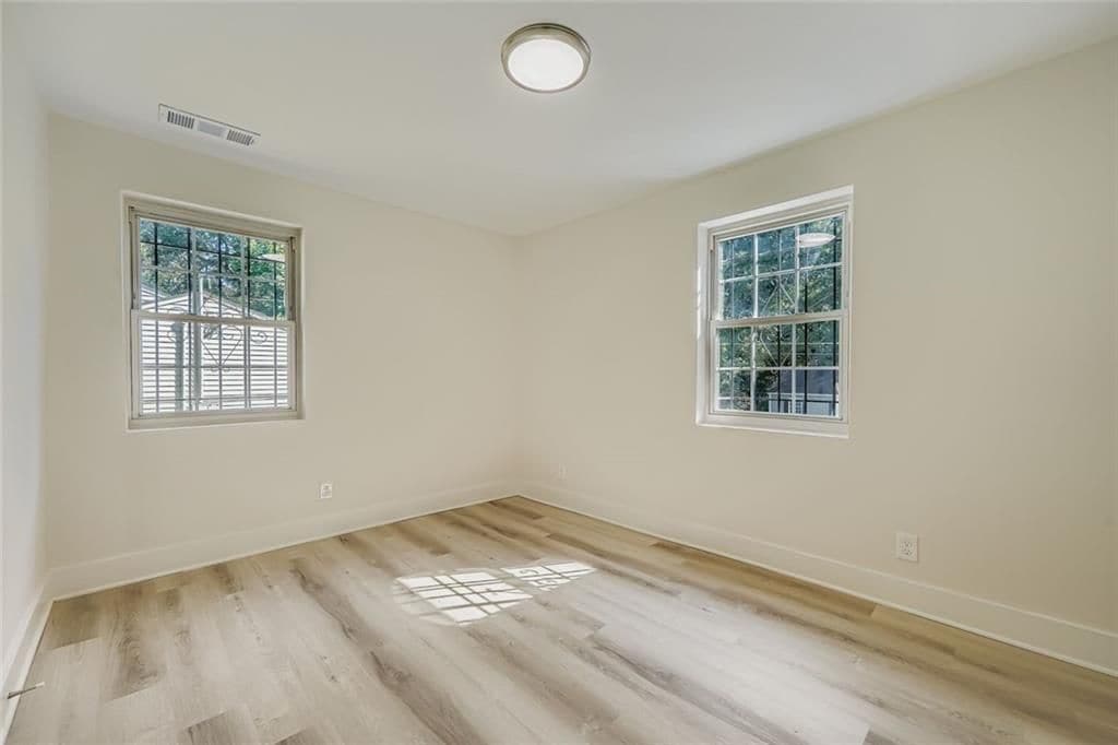 Building Photo - 3099 Delowe Dr