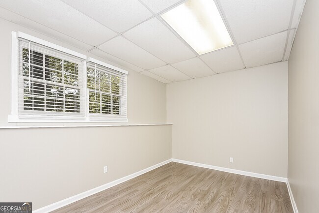 Building Photo - 19 Widgeon Way SW