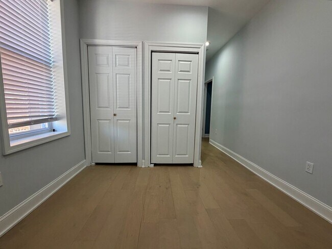 Building Photo - 1247 Snyder Ave