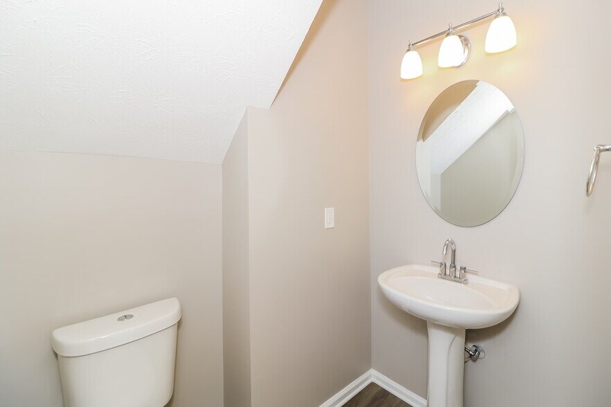 Building Photo - 698 Clairidge Elm Trail SW