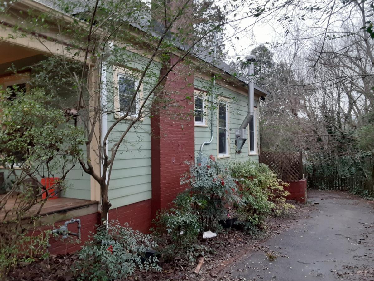 Building Photo - 1827 Lakewood Ter SE