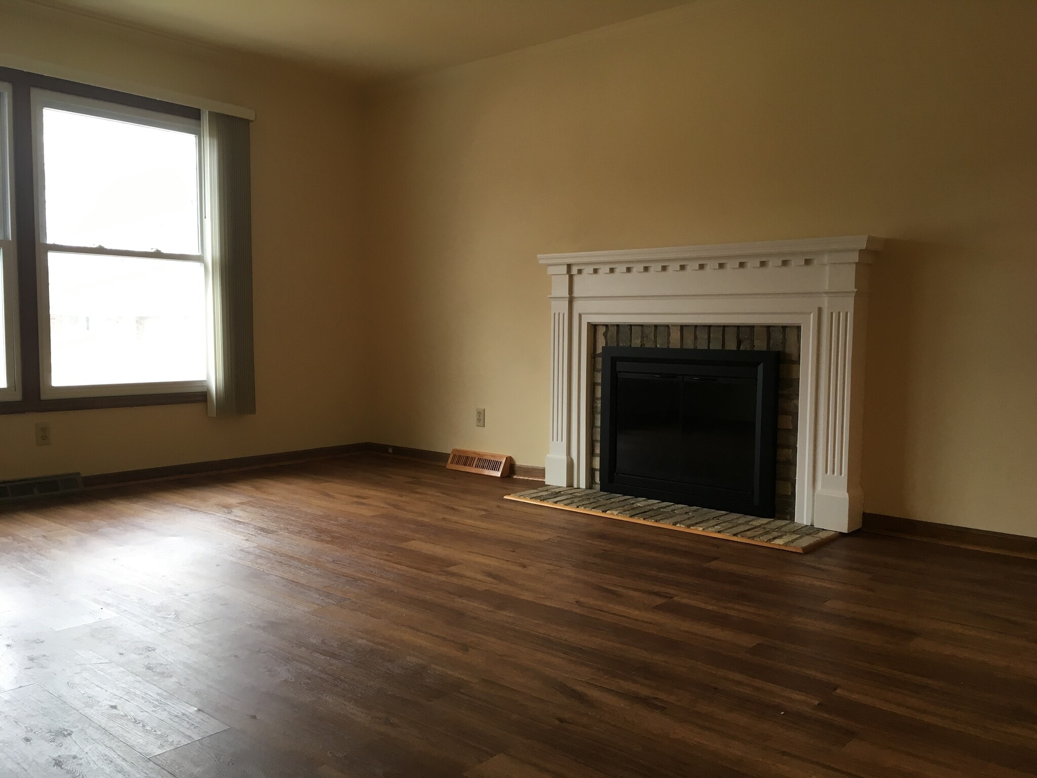 Building Photo - 16555 Dane Ct E