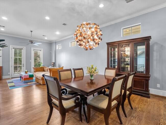 Building Photo - 1616 Rosewood St