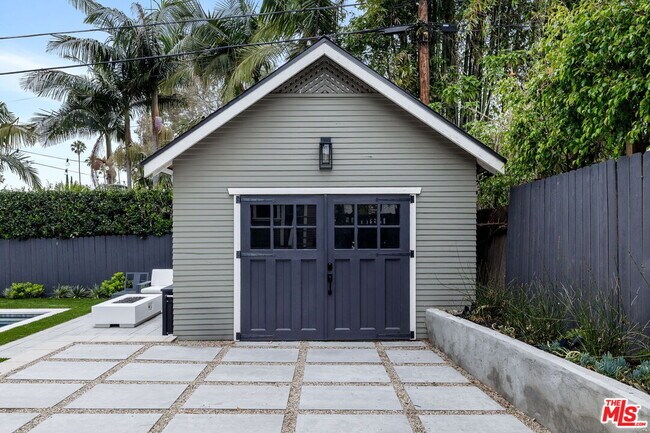 Building Photo - 1617 N Vista St