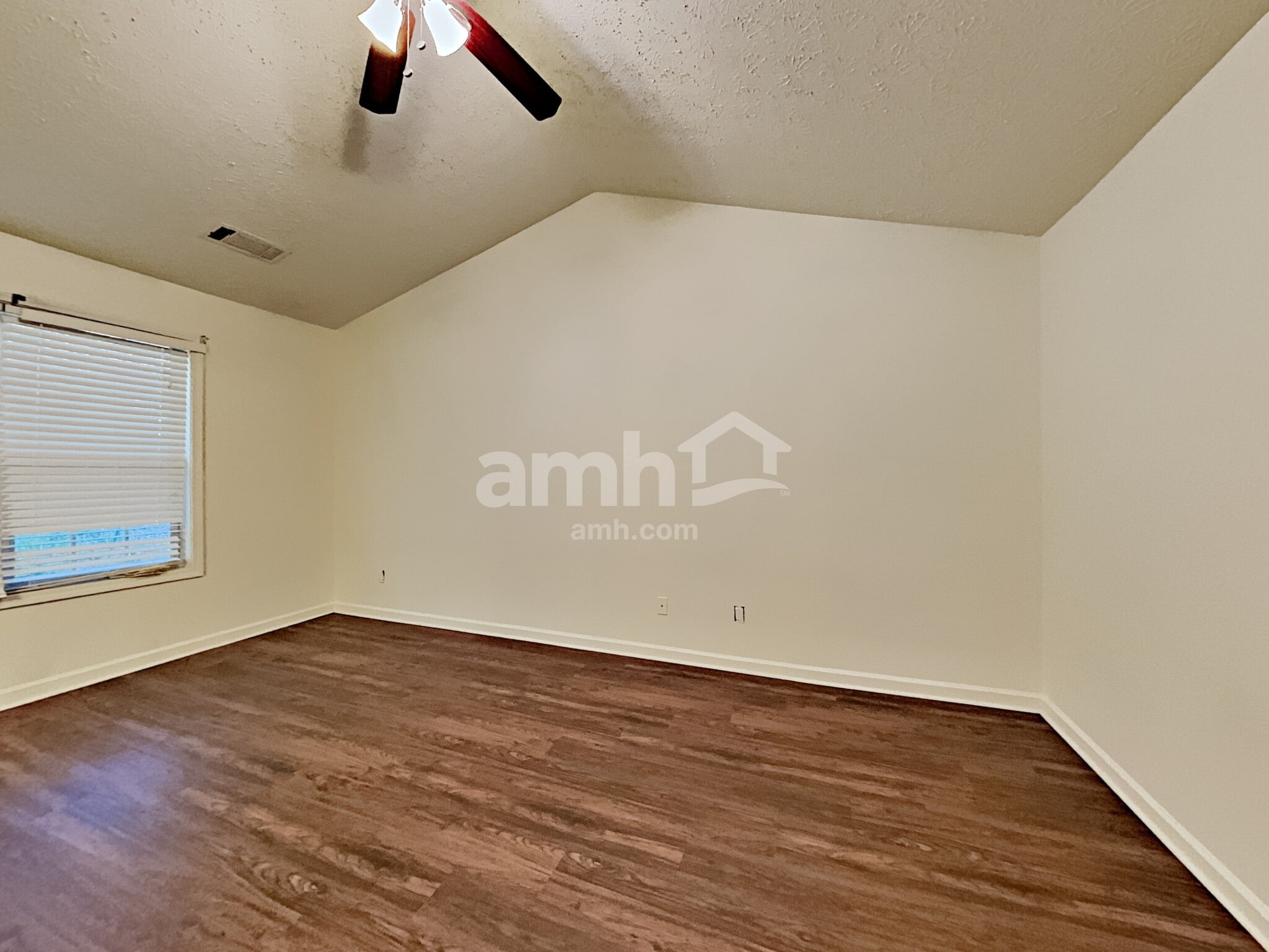 Building Photo - 6465 Chestnut Bend Dr