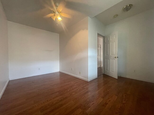 Building Photo - 321 E College St